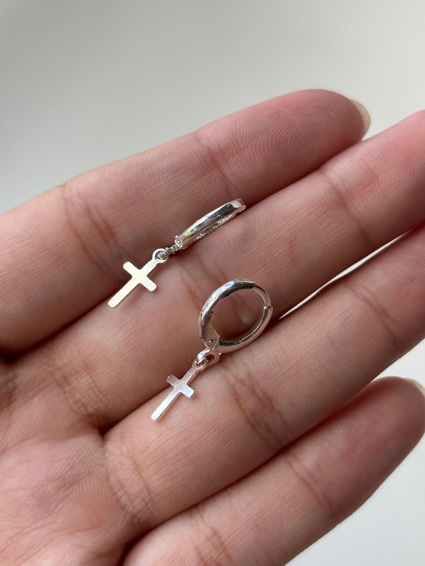 Mini Argola Cris cruz lisa