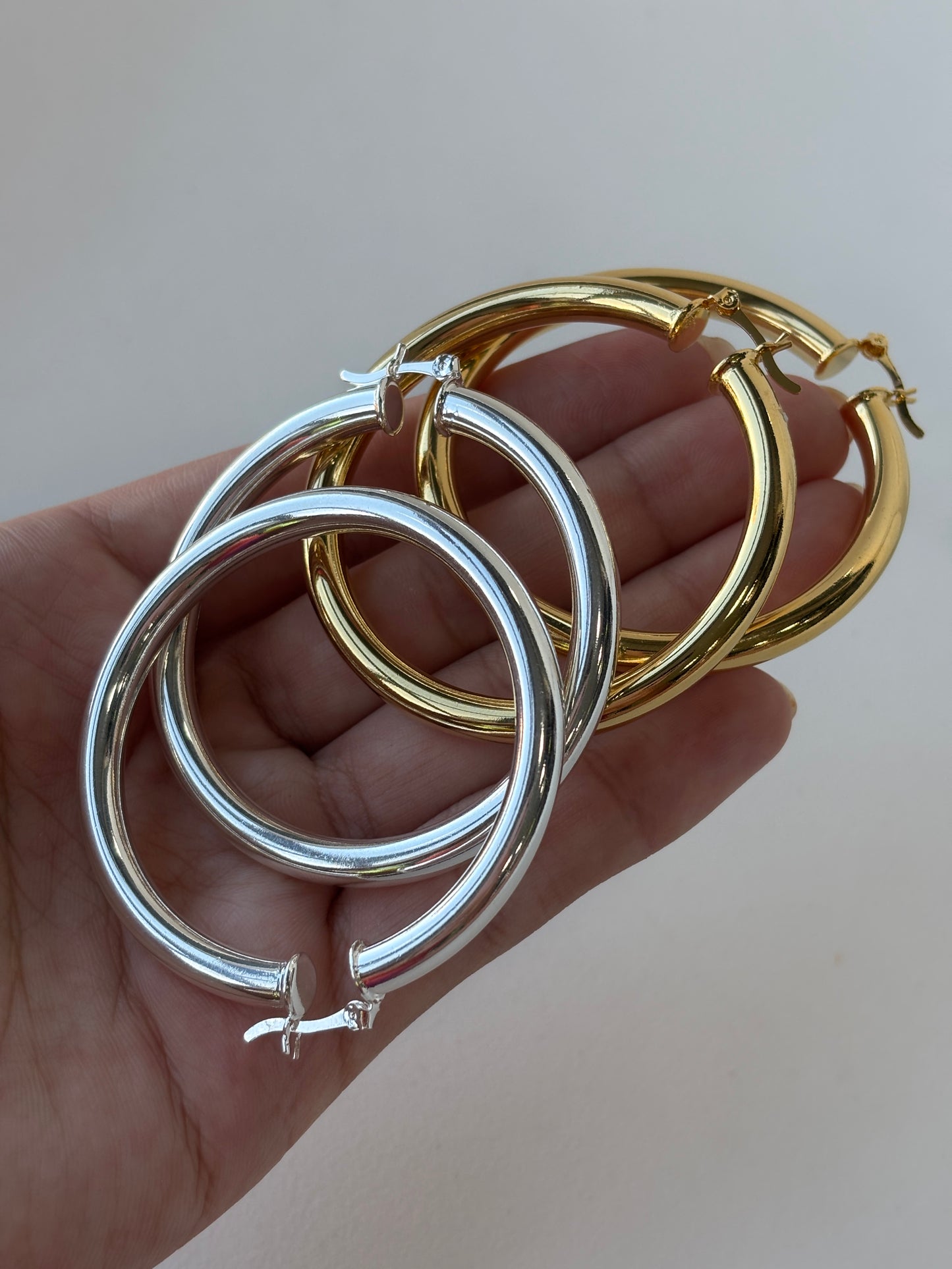Argola Tubo Lisa Fecho Italiano 5,3cm