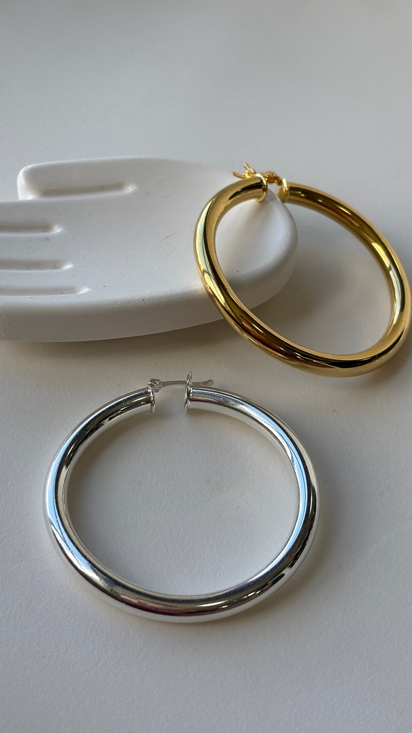 Argola Tubo Lisa Fecho Italiano 5,3cm