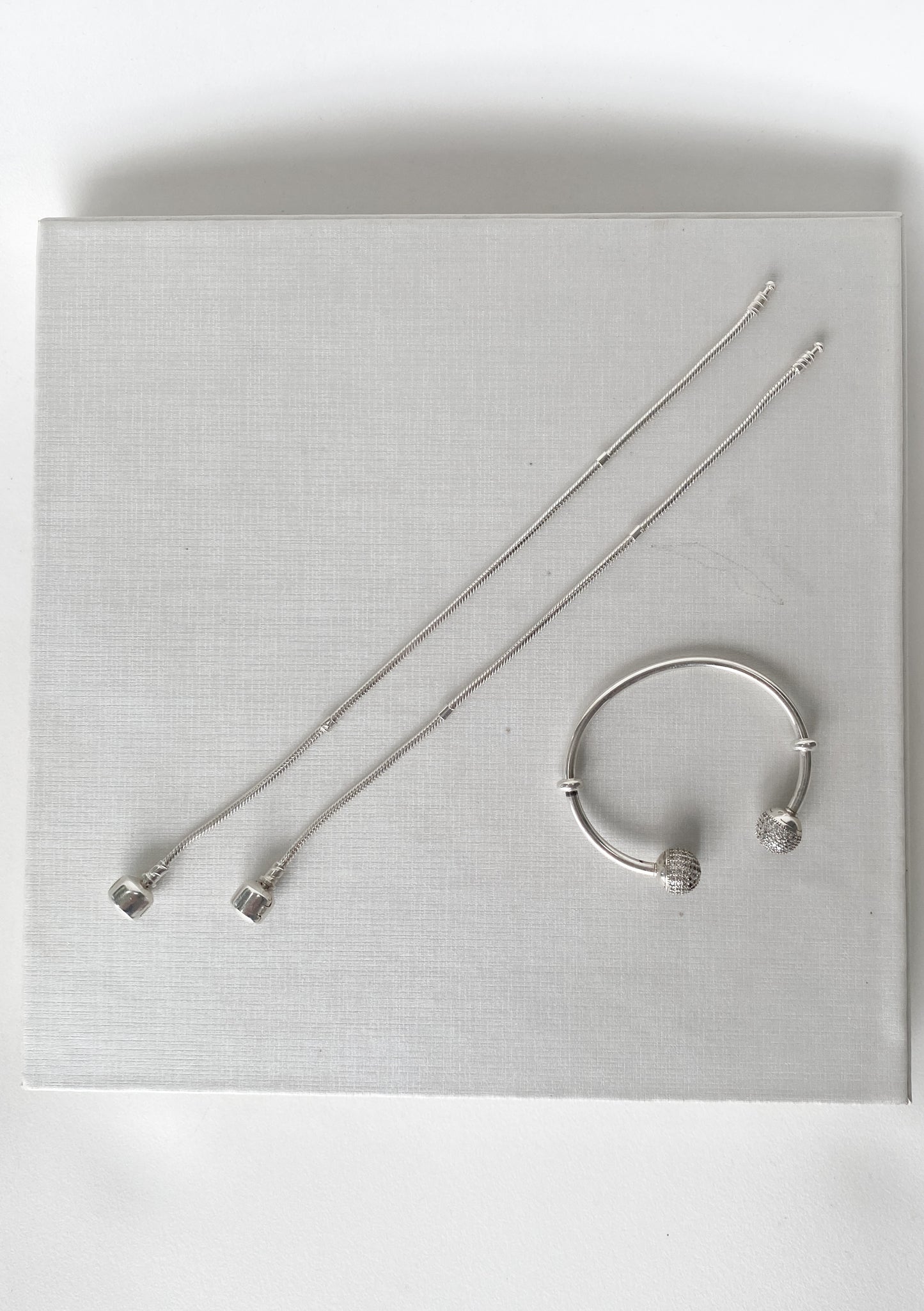 Bracelete Porta Berloques Cravejado em Prata 925