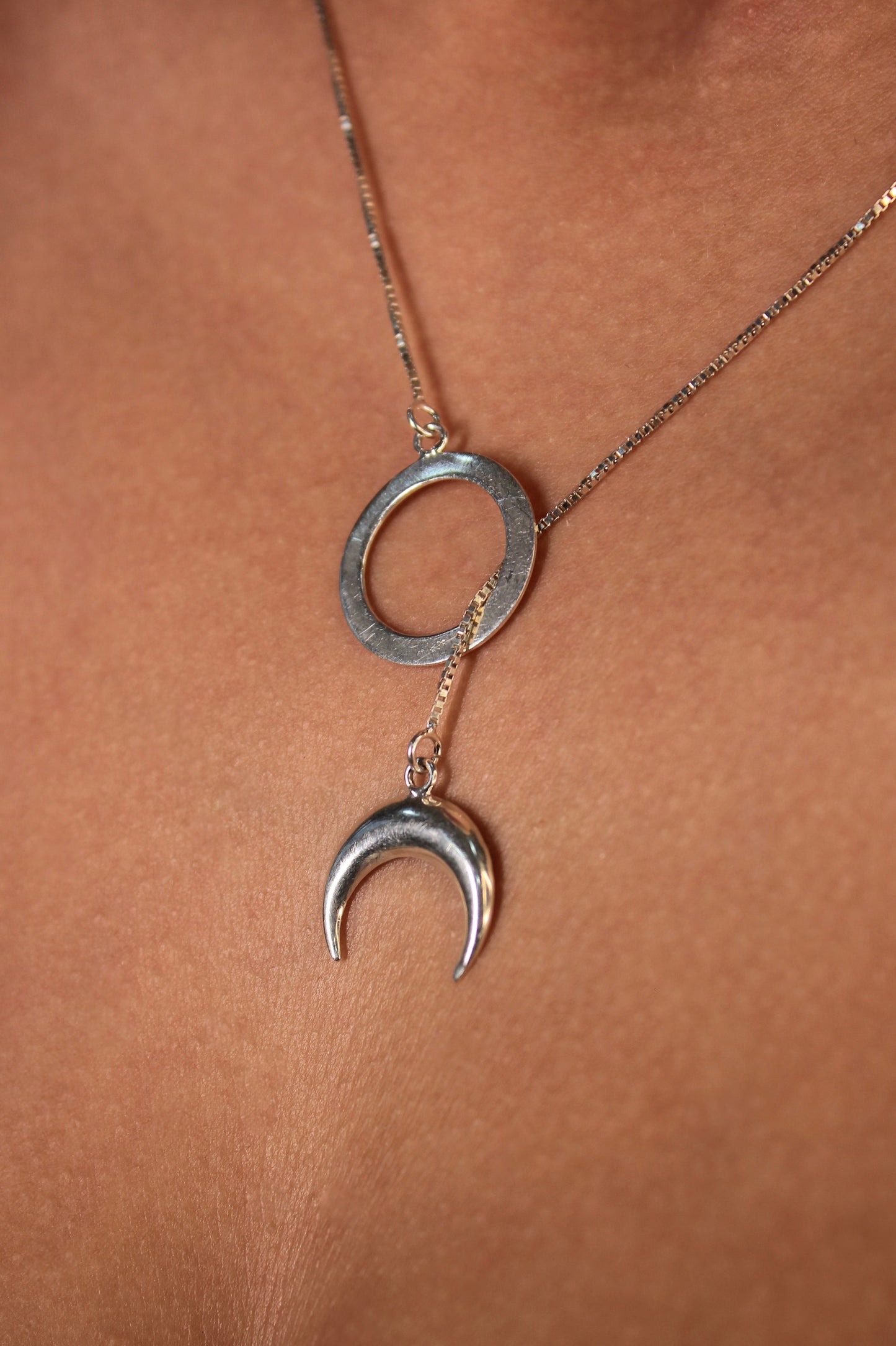 Colar Gravata Circulo & Lua em Prata 925
