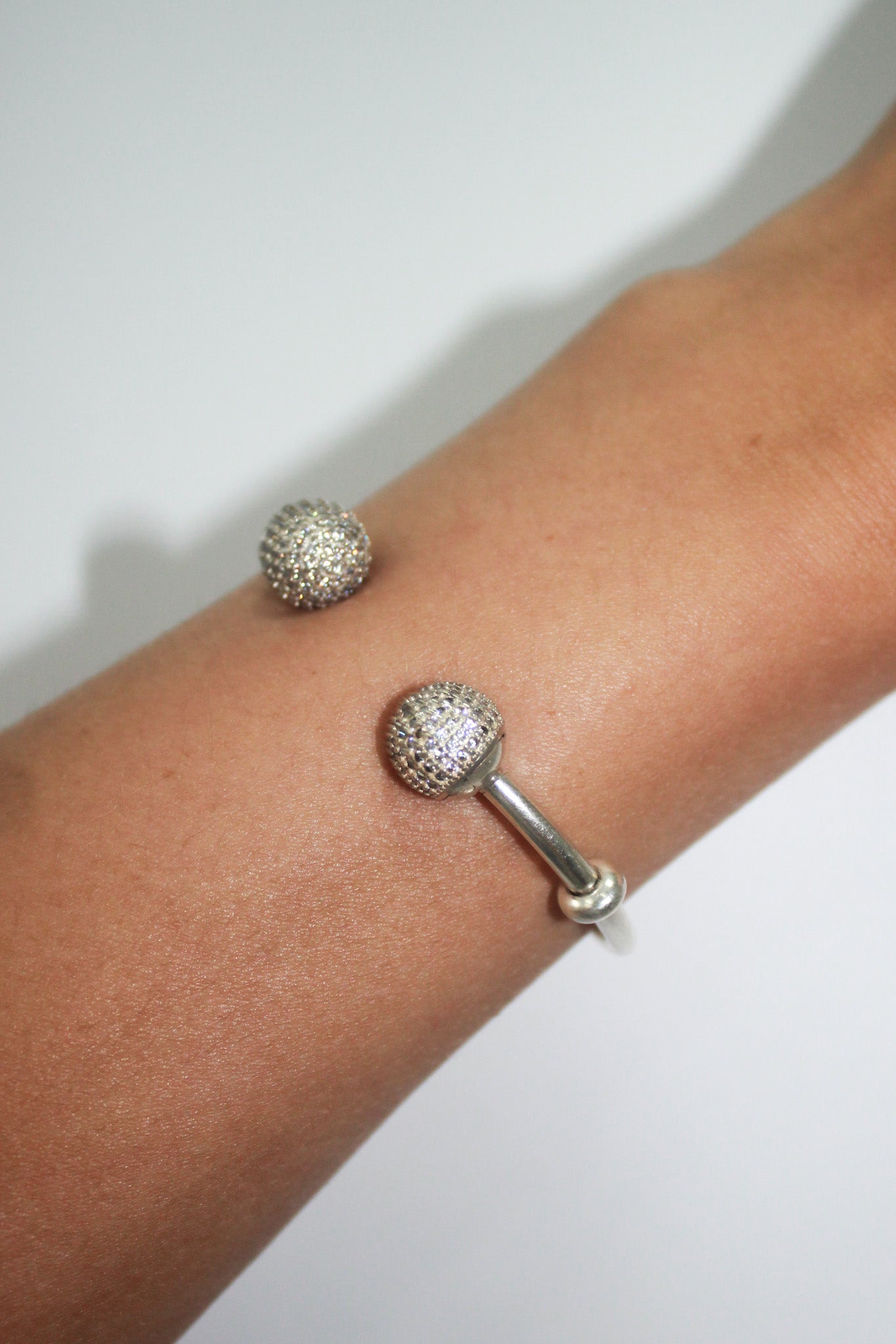 Bracelete Porta Berloques Cravejado em Prata 925