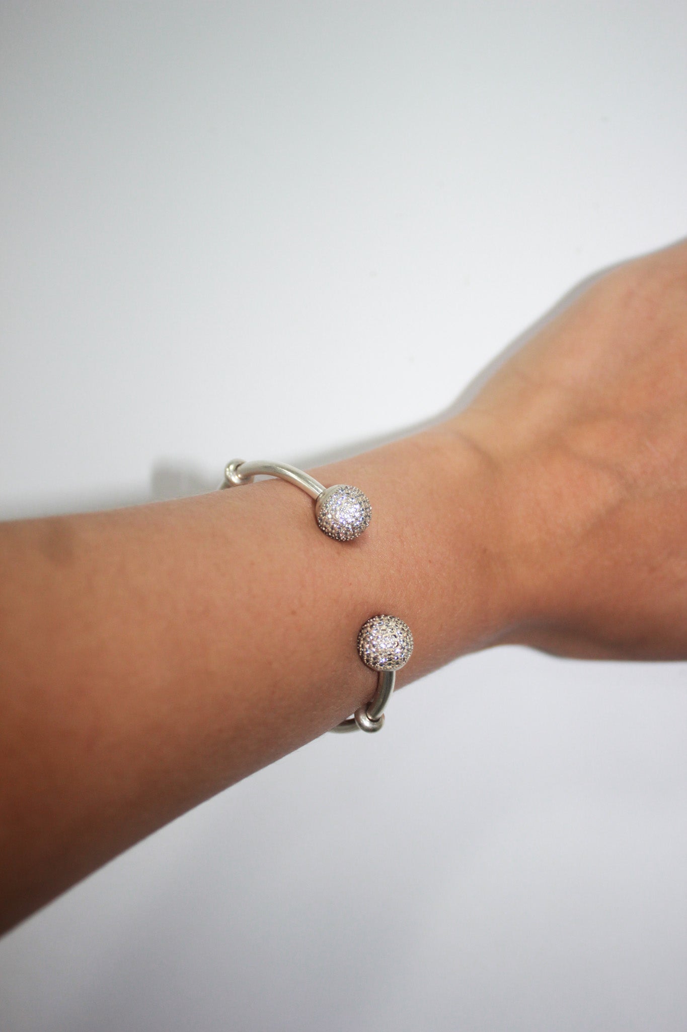 Bracelete Porta Berloques Cravejado em Prata 925
