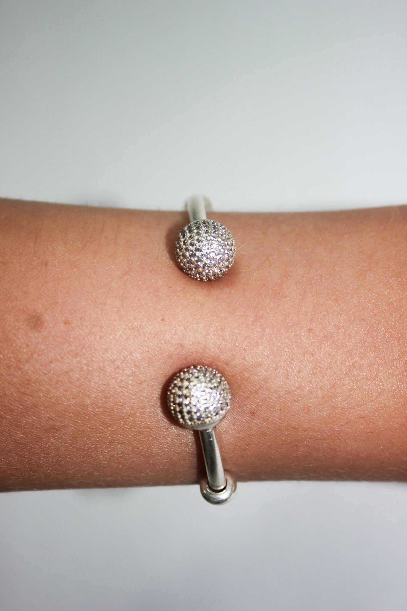 Bracelete Porta Berloques Cravejado em Prata 925