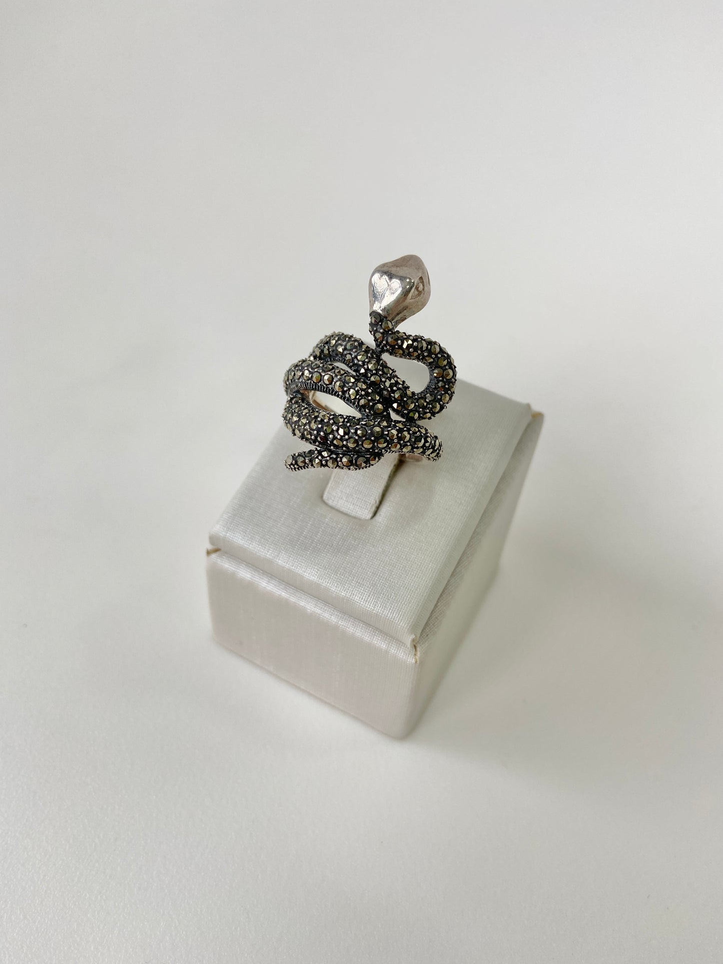 Anel Cobra Entrelaçada em Prata 925