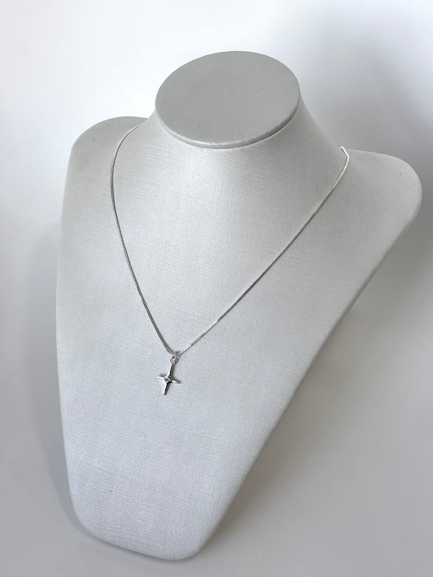 Gargantilha Croix Ponto de Luz