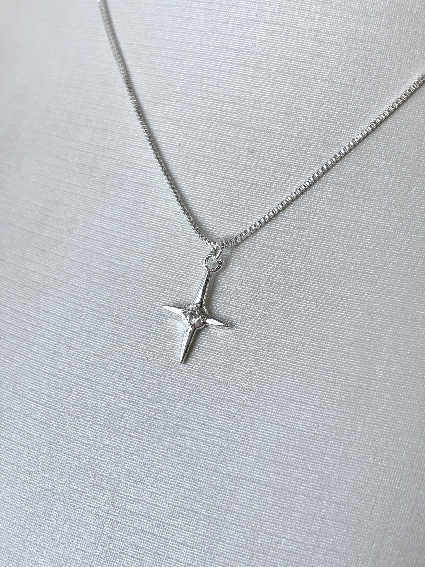 Gargantilha Croix Ponto de Luz