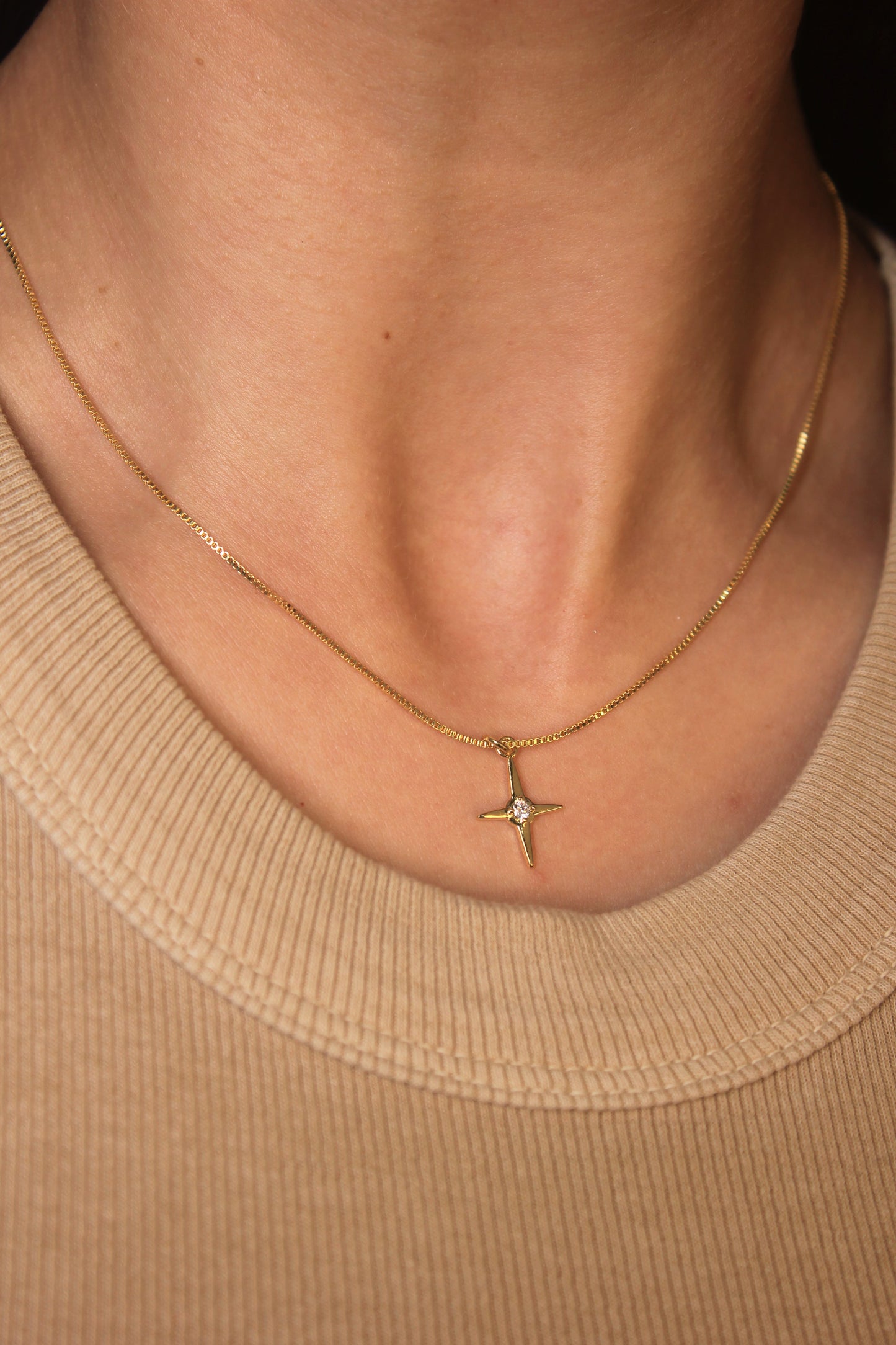 Gargantilha Croix Ponto de Luz