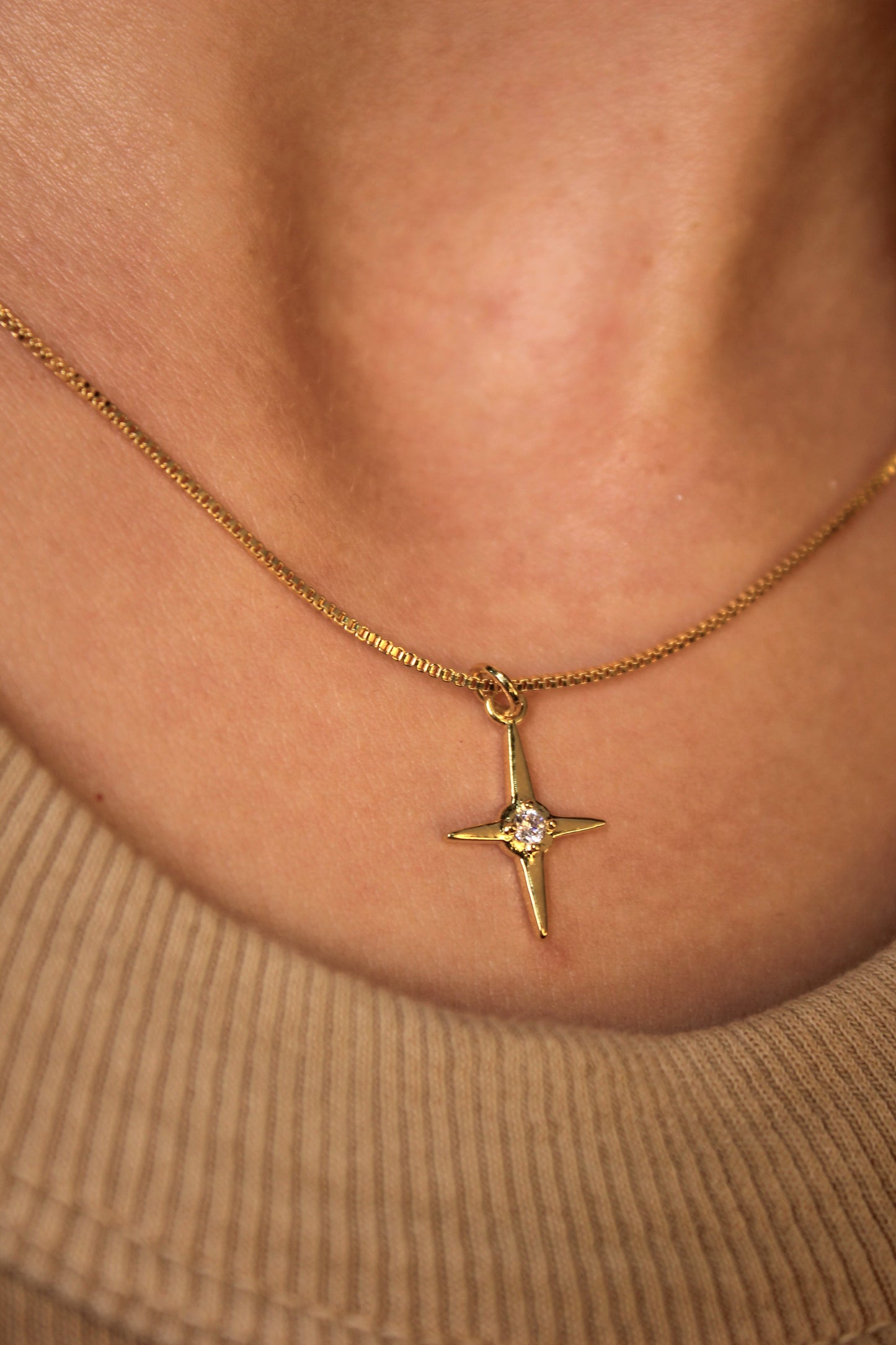 Gargantilha Croix Ponto de Luz