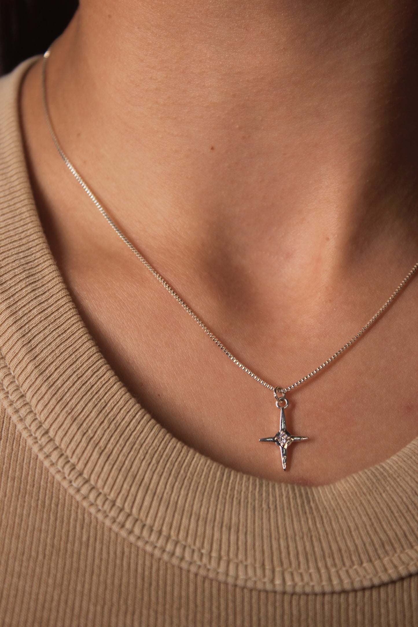 Gargantilha Croix Ponto de Luz